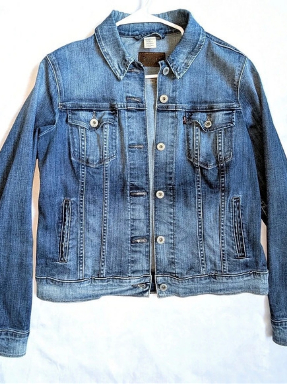 Levi's Large Classic Medium Wash Blue Denim Trucker Jacket